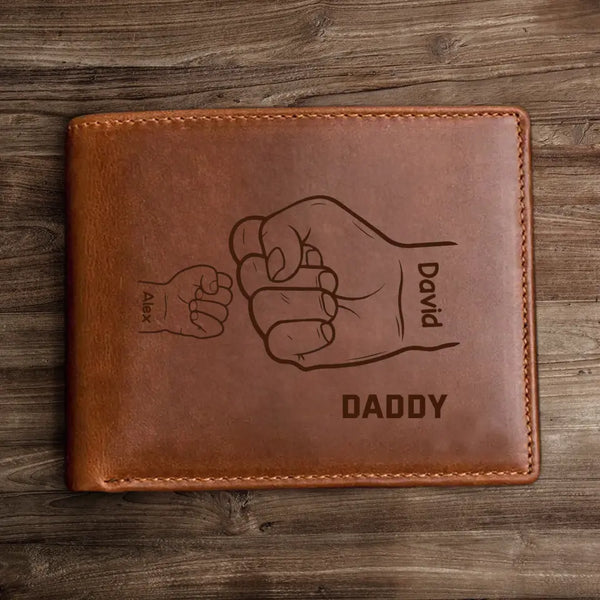 Personalisierte Laser-Leder-Geldbörse mit geballten Händen, individuelles Vater- und Kindernamen-Geschenk für Papa