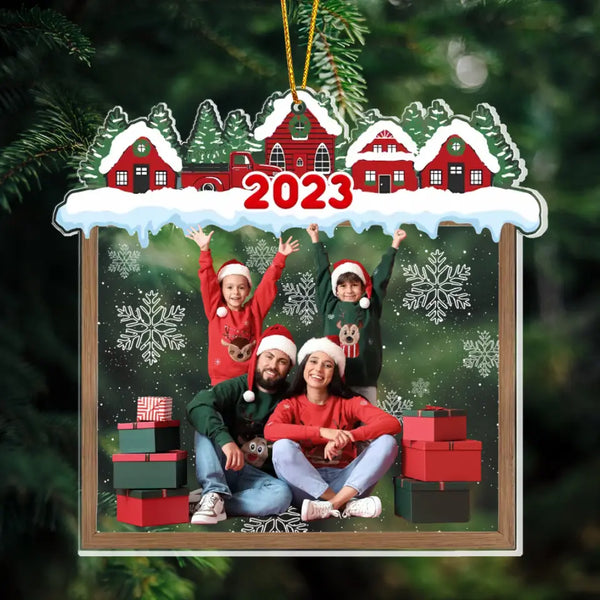 Schöne Weihnachtsstadt-Dorfansicht für die Familie – personalisiertes Fotoornament aus Acryl