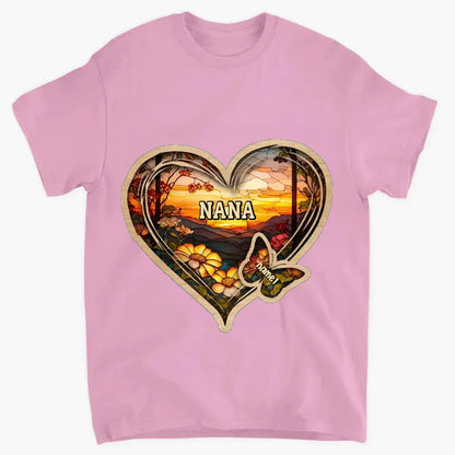 Personalisierte Weihnachtskleidung für Mama und Oma mit Schmetterlingsherz und Buntglasmuster