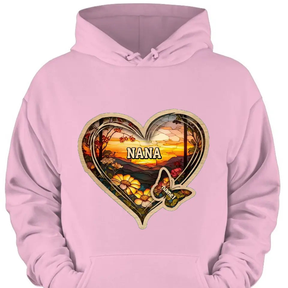 Personalisierte Weihnachtskleidung für Mama und Oma mit Schmetterlingsherz und Buntglasmuster