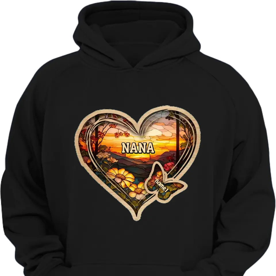 Personalisierte Weihnachtskleidung für Mama und Oma mit Schmetterlingsherz und Buntglasmuster