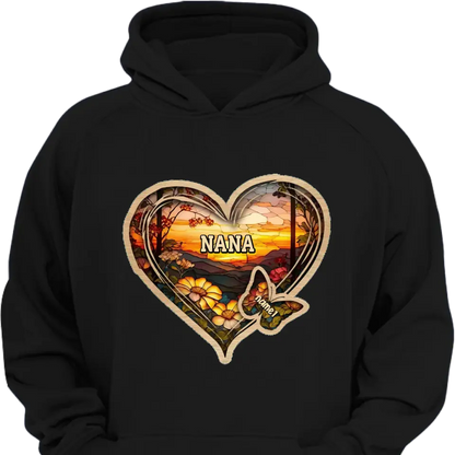 Personalisierte Weihnachtskleidung für Mama und Oma mit Schmetterlingsherz und Buntglasmuster