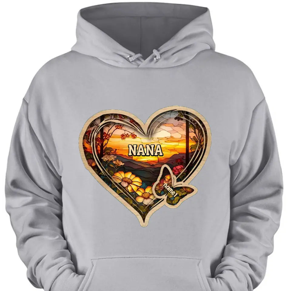 Personalisierte Weihnachtskleidung für Mama und Oma mit Schmetterlingsherz und Buntglasmuster