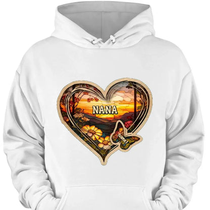 Personalisierte Weihnachtskleidung für Mama und Oma mit Schmetterlingsherz und Buntglasmuster