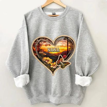 Personalisierte Weihnachtskleidung für Mama und Oma mit Schmetterlingsherz und Buntglasmuster