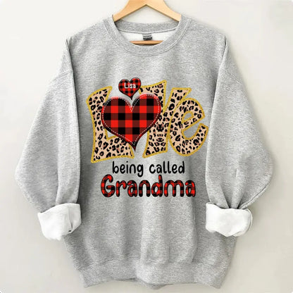 Personalisierte Kleidung mit „Love Called Granny“-Aufdruck