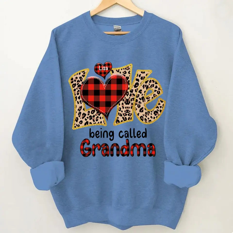 Personalisierte Kleidung mit „Love Called Granny“-Aufdruck