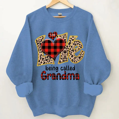 Personalisierte Kleidung mit „Love Called Granny“-Aufdruck