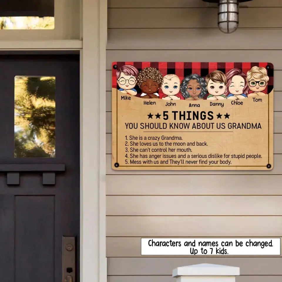 Personalisiertes Metallschild mit Aufdruck „5 Dinge, die Sie über die Namen unserer Oma-Kinder wissen sollten“.