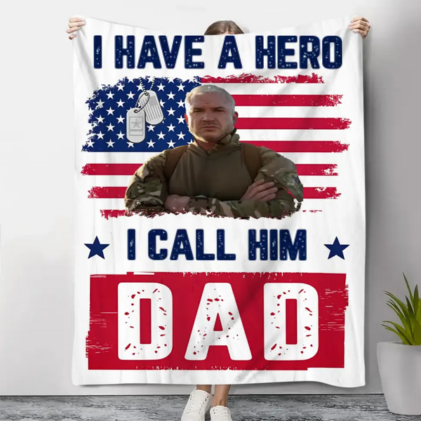 We Have A Hero We Call Him Dad Veterans Day – personalisierte Fotodecke