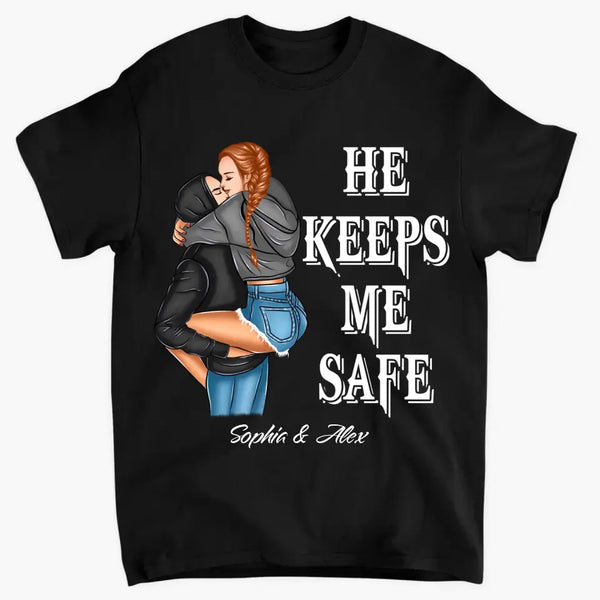 Personalisierte Paargeschenke „She Keep Me Wild He Keep Me Safe“-Kleidung