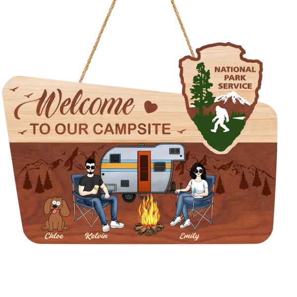 Willkommen auf unserem Campingplatz – personalisiertes Holzschild, Geschenk für Camping-Liebhaber