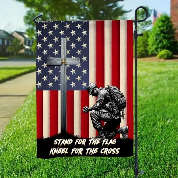 Veteran kniendes Christuskreuz mit amerikanischer Flagge