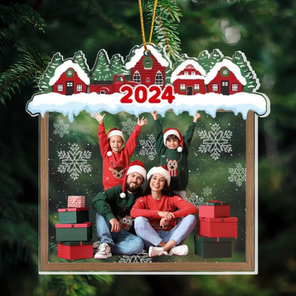 Schöne Weihnachtsstadt-Dorfansicht für die Familie – personalisiertes Fotoornament aus Acryl