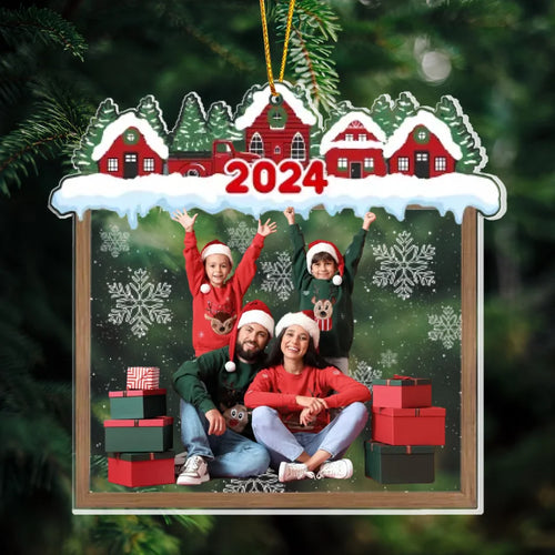 Schöne Weihnachtsstadt-Dorfansicht für die Familie – personalisiertes Fotoornament aus Acryl